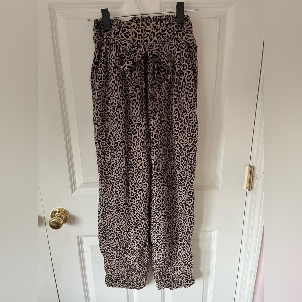 Leaped print flowy pants